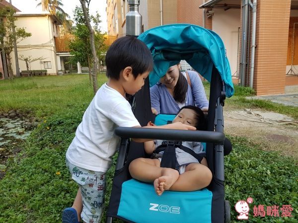 ZOE Xtra Lligt V2 嬰幼兒手推車 F13