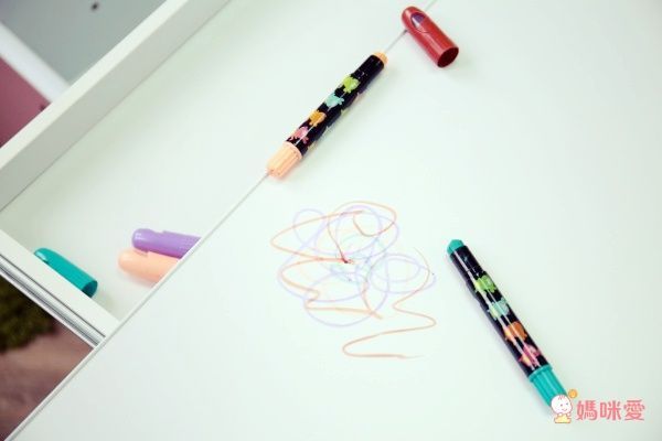 【台灣 ilovekids 愛兒館 我的第一張桌子(離乳桌)】