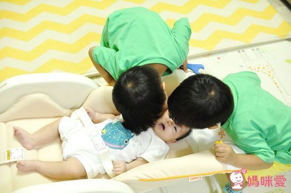 日本 Combi Prumea 安撫餐椅