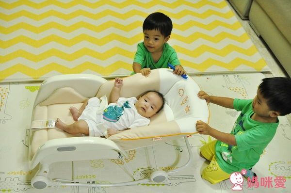 日本 Combi Prumea 安撫餐椅