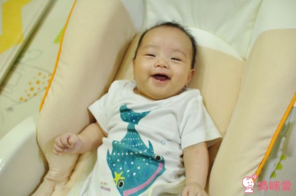 日本 Combi Prumea 安撫餐椅