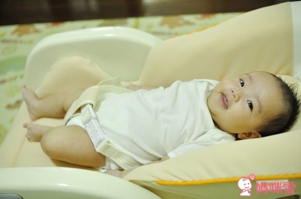 日本 Combi Prumea 安撫餐椅