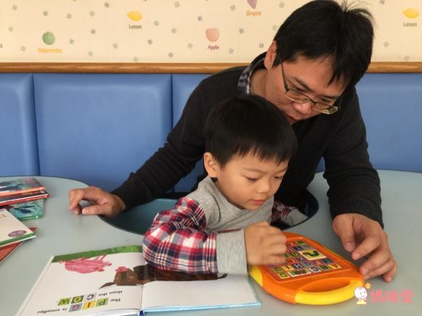 【禾流文創】國際繪本艾瑞卡爾有聲學習套書 / 會動的小汽車立體書！