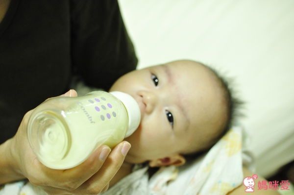 日本 Combi 自然吸韻雙邊電動吸乳器