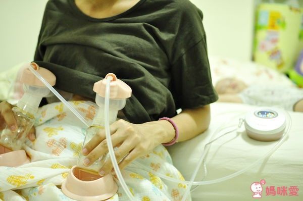 日本 Combi 自然吸韻雙邊電動吸乳器