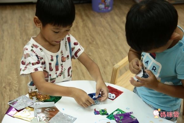 韓國 Kinanvill 閃亮拼貼遊戲貼紙