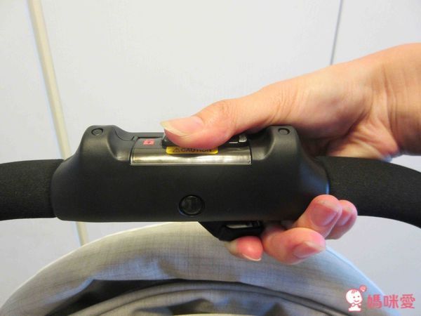 Combi Handy Auto 4 Cas Light 雙向輕量型嬰幼兒手推車