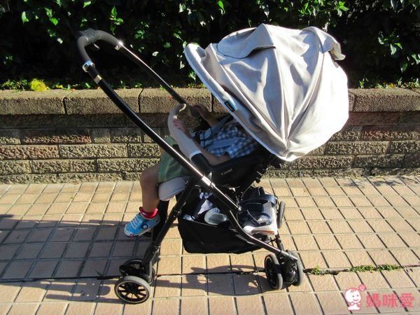 Combi Handy Auto 4 Cas Light 雙向輕量型嬰幼兒手推車