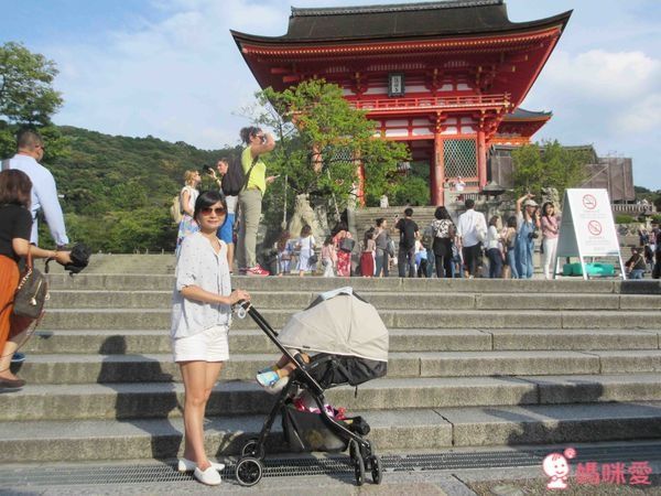 Combi Handy Auto 4 Cas Light 雙向輕量型嬰幼兒手推車