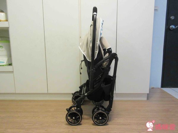 Combi Handy Auto 4 Cas Light 雙向輕量型嬰幼兒手推車