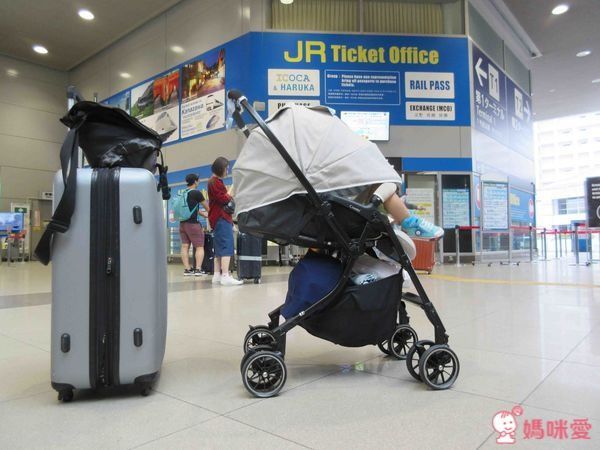 Combi Handy Auto 4 Cas Light 雙向輕量型嬰幼兒手推車