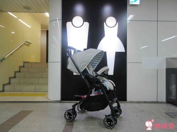 Combi Handy Auto 4 Cas Light 雙向輕量型嬰幼兒手推車