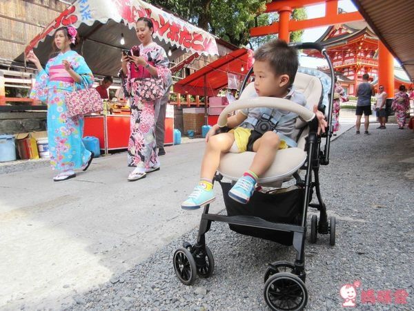 Combi Handy Auto 4 Cas Light 雙向輕量型嬰幼兒手推車