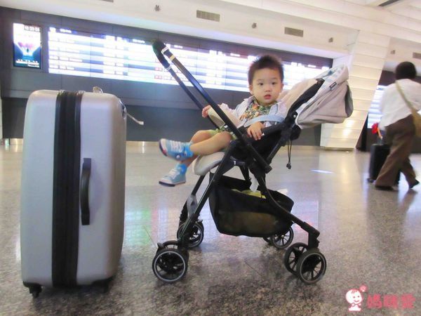 Combi Handy Auto 4 Cas Light 雙向輕量型嬰幼兒手推車