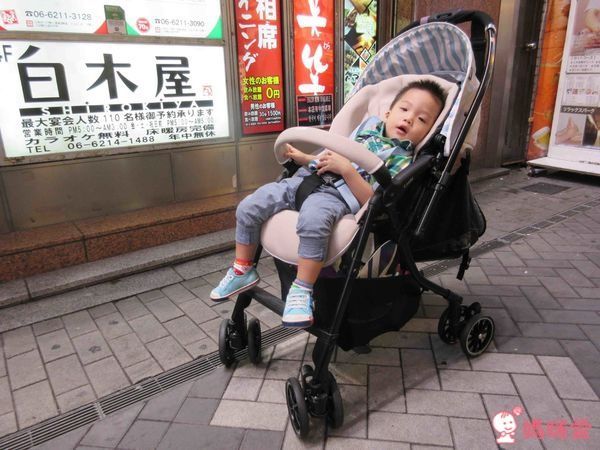 Combi Handy Auto 4 Cas Light 雙向輕量型嬰幼兒手推車