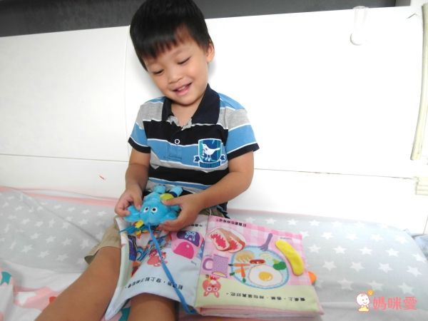 【賴馬給0-3歲寶寶的遊戲書】-洗澡書+布書+兒歌本+CD，共3書1CD