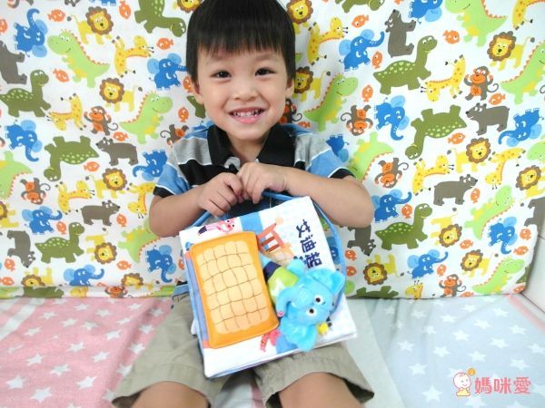 【賴馬給0-3歲寶寶的遊戲書】-洗澡書+布書+兒歌本+CD，共3書1CD