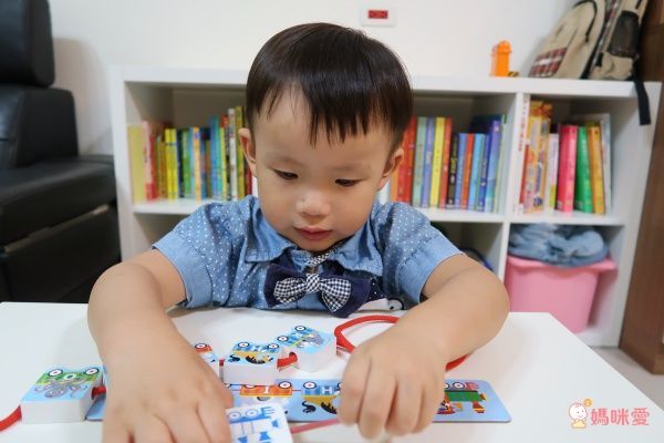 美國瑪莉莎 Melissa & Doug - MD 益智-穿繩字母火車