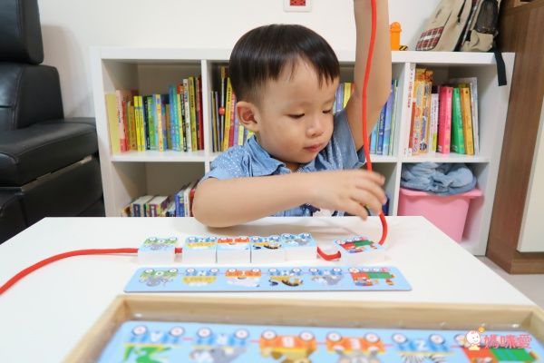 美國瑪莉莎 Melissa & Doug - MD 益智-穿繩字母火車