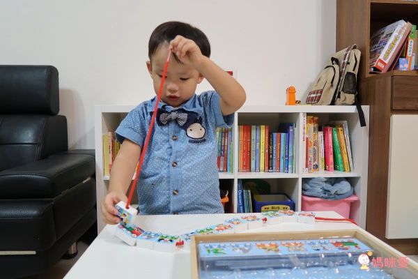 美國瑪莉莎 Melissa & Doug - MD 益智-穿繩字母火車