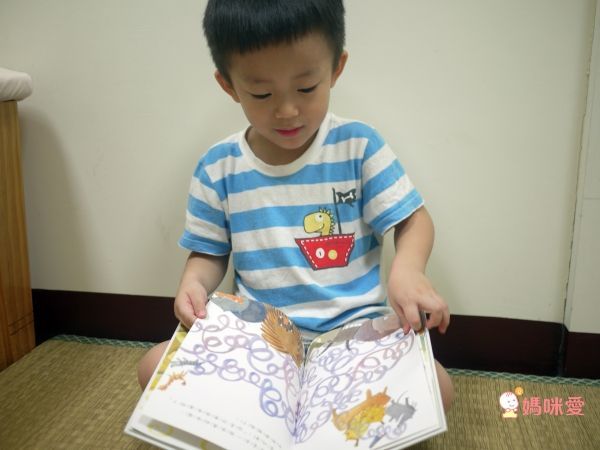 《誰的襪子》超有趣的找找書！訓練孩子專注力＆觀察力