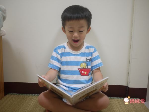 《誰的襪子》超有趣的找找書！訓練孩子專注力＆觀察力