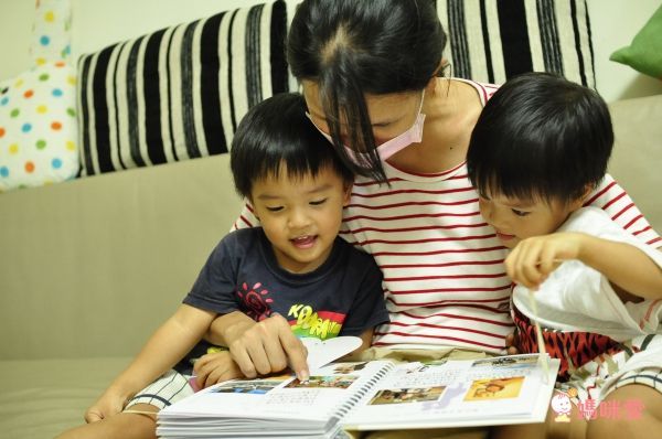 寶寶相本(來自法國,億萬父母都說讚的育兒禮物書)