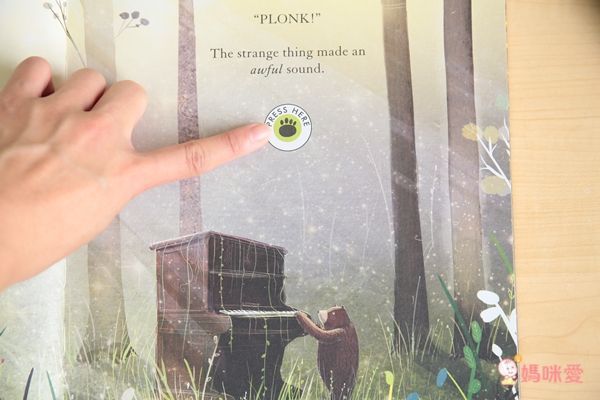 The Bear and the Piano Sound Book 森林裡的鋼琴師 (精裝壓壓有聲書)