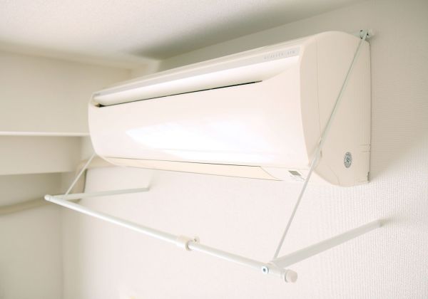 【日本平安伸銅】萬用伸縮桿/曬衣架 X AZUMAYA 折疊多用樓梯椅