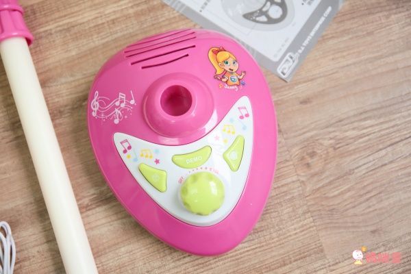 孩子化身搖滾巨星【擬真站立式麥克風】