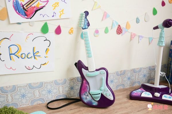 孩子化身搖滾巨星【擬真站立式麥克風】