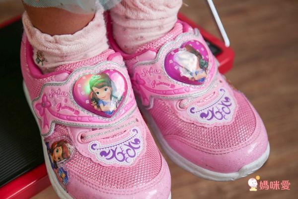 布布童鞋 電燈運動鞋
