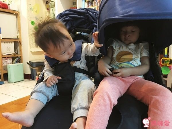 Baby Monsters 雙人推車