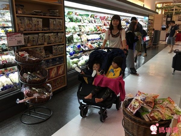  Baby Monsters 雙人推車