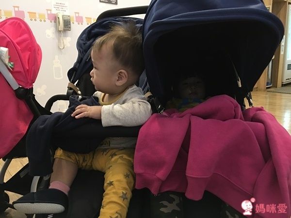  Baby Monsters 雙人推車