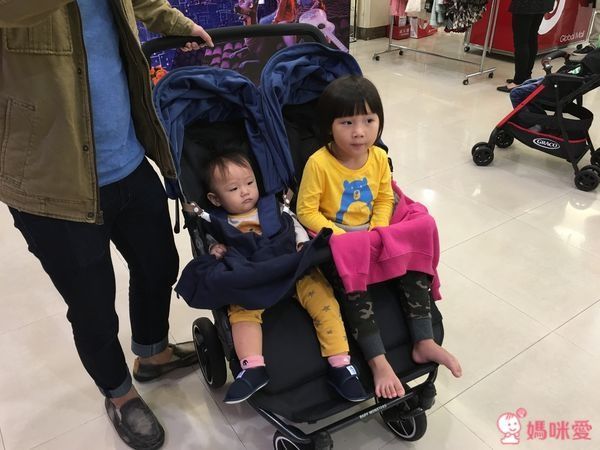  Baby Monsters 雙人推車