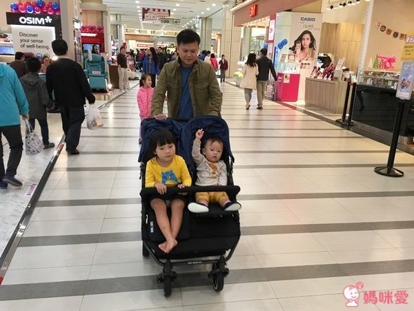  Baby Monsters 雙人推車