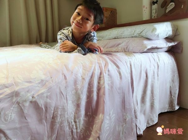 【PureOne】天絲兩用被寢具 / Kitty、蛋黃哥小夜燈