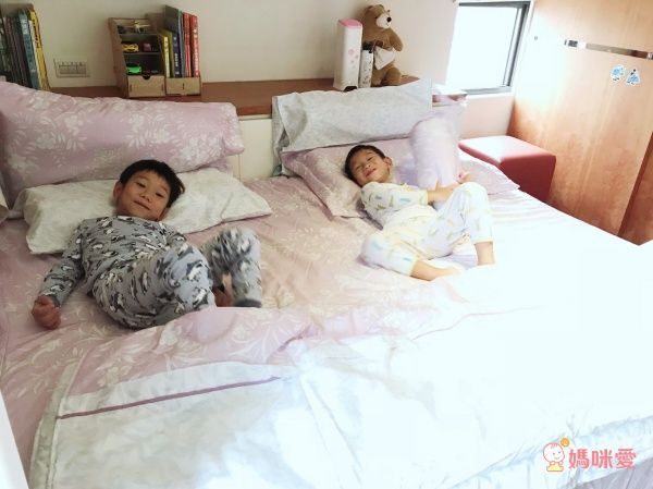 【PureOne】天絲兩用被寢具 / Kitty、蛋黃哥小夜燈