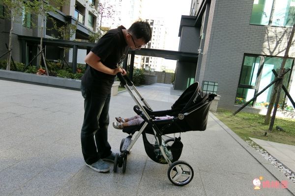 日本 Combi Mega Ride DX 嬰幼兒手推車