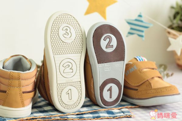 日本 Moonstar X IFME機能童鞋❤陪寶寶走穩每一步