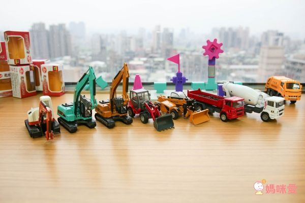 樂彩森林 - 迷你合金車-卡車(54)-滑行