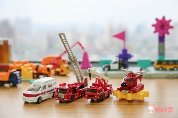 樂彩森林 - 迷你合金車-救護車(159)-滑行