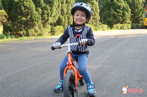 Dr.Apple 機能童鞋 ▶ 高穩定性＆包覆性，防臭設計，專為孩子軟足訂製！