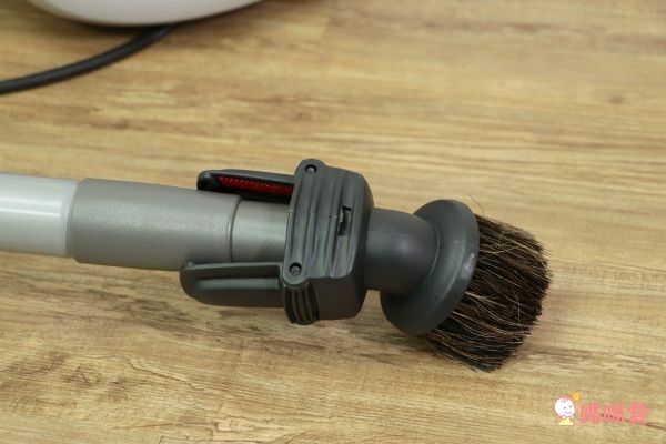  【瑞典 Electrolux 伊萊克斯】極靜音紙袋式吸塵器 -ZCS2000