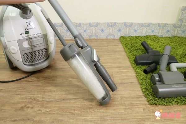  【瑞典 Electrolux 伊萊克斯】極靜音紙袋式吸塵器 -ZCS2000