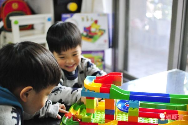 美國 MegaFun - 【售完不補】滾球軌道積木-125件組