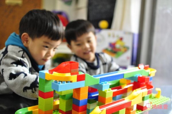 美國 MegaFun - 【售完不補】滾球軌道積木-125件組