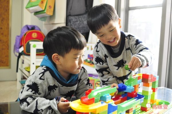 美國 MegaFun - 【售完不補】滾球軌道積木-125件組