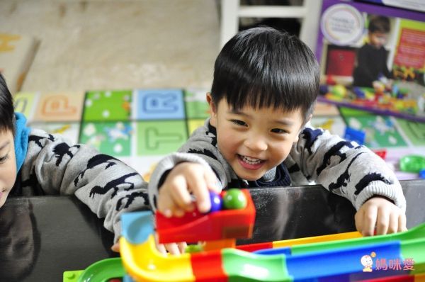 美國 MegaFun - 【售完不補】滾球軌道積木-125件組